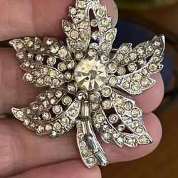 Vintage Kramer Of NY Style Costume Broach