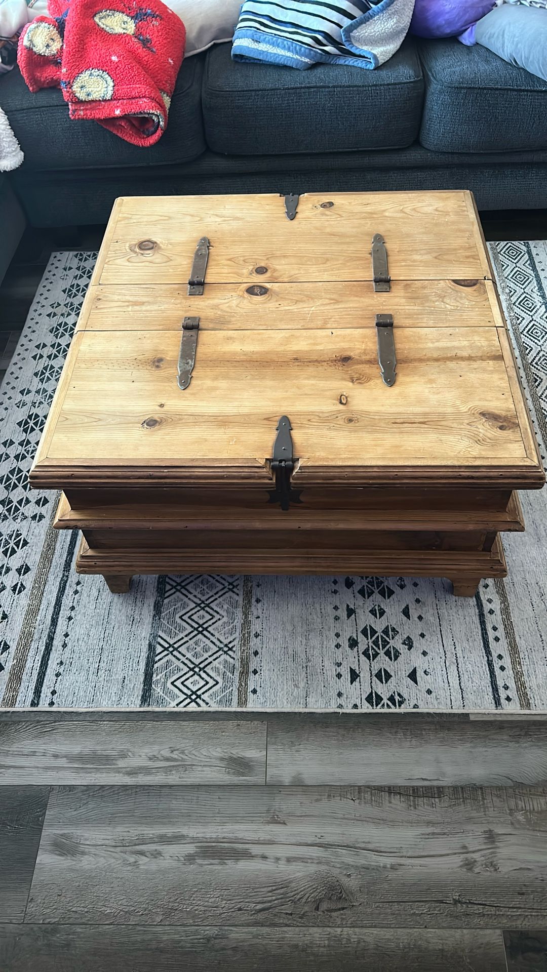 Coffee Table W/Storage