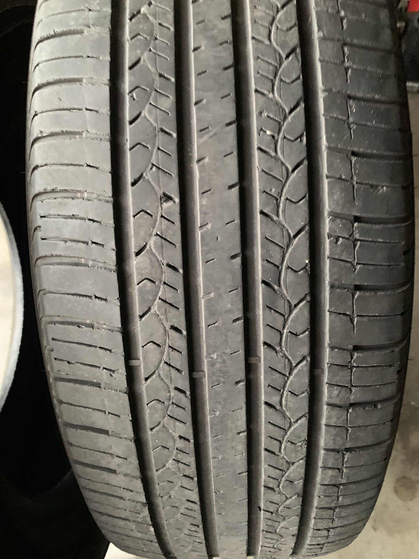 2 goodyear assurance fuel max tires 255/65/18,
