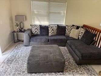 Rooms to go couches and ottoman