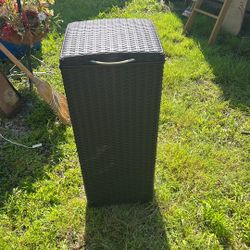 Wicker Outdoor Garbage Can With Liner
