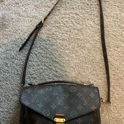 Louis Vuitton Crossbody 