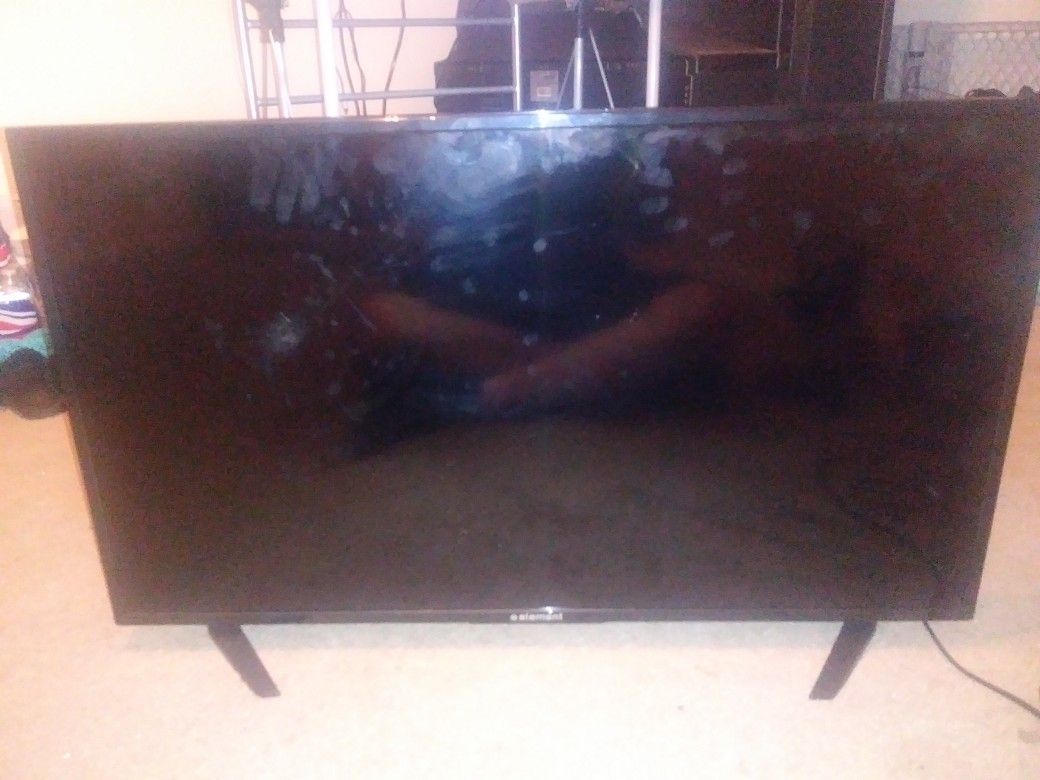 Element 39" HD (720P) Smart LED TV (ELSW3917BF)