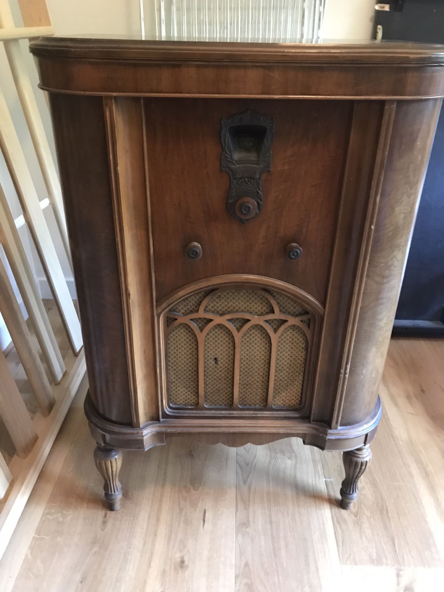 Majestic Model 130 Antique Radio