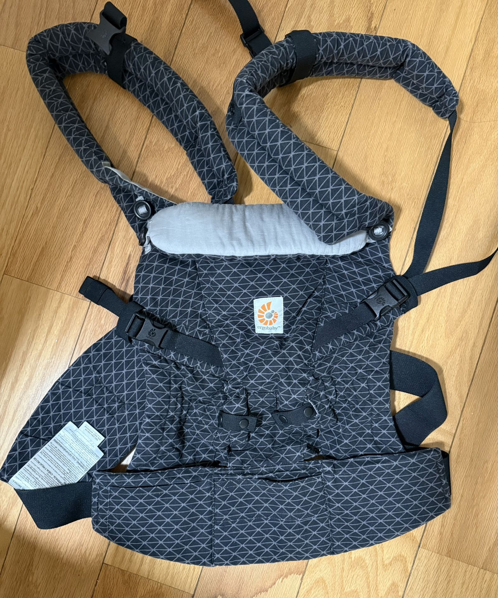 Ergobaby Adapt - geo black Baby Carrier