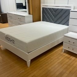 *Weekend Flash Sale!!!*---Stunning Colby Platform King Bed/Dresser Sets---Only $499!!!---Nightstands At $99😉