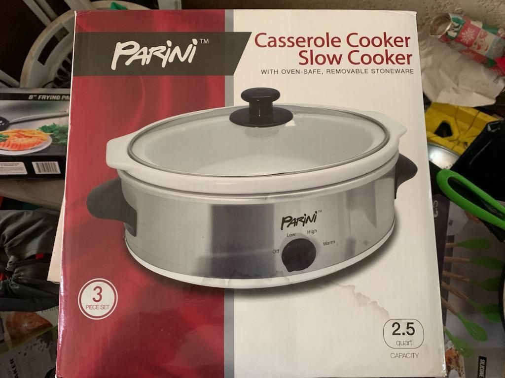 BRAND NEW in BOX CASSEROLE COOKER.