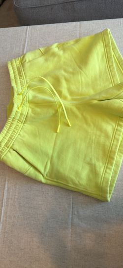 Lululemon- Loungeful High-Rise Short 4” Size 6