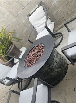 Patio fire Pit and 4 swivel chairs/conversation Set/outdoor Furniture/Cash Only