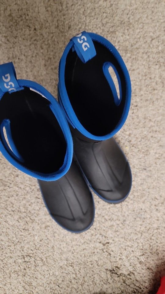 Boys Size 6 Rain Boots