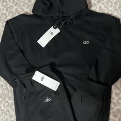 Alo Black Hoodie Sweater and Sweatpants Set $135 **READ DESCRIPTION**