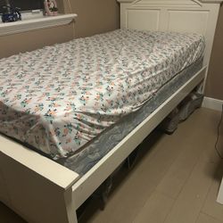 Cama Twin con Colchón y Box Spring.. Twin Bed with mattress and box spring. 