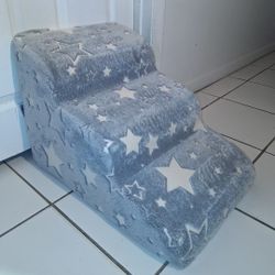 CLEAN 24" 16" 16"  3 pet steps (zip off cover freshly washed) $34 FIRM