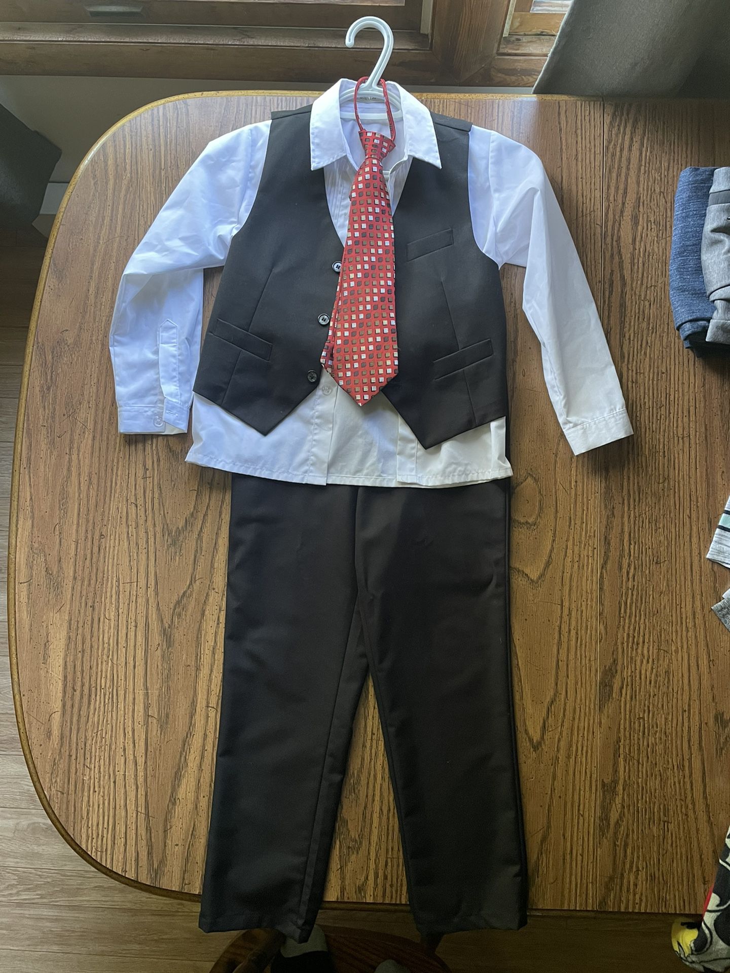 Boys Suit With Tie Size 7