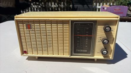 TABLETOP “EMERSON” RADIO 1970’s