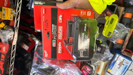 Milwaukee m18 8 amp battery