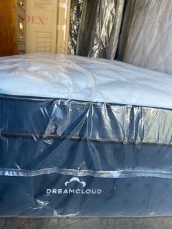 Twin size mattress Dreamcloud pillow top