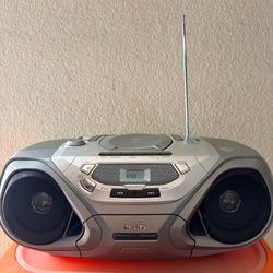 Philips CD Radio Cassette Player