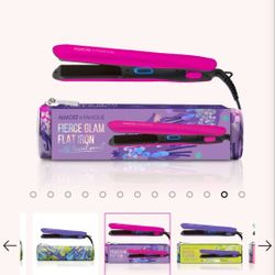 Almost Famous Hair

"Fierce Glam" Flat Iron with Travel Pouch