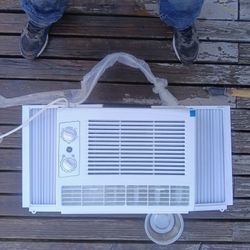 GE Window Air Conditioner Has About 1 Hour Running Time On It