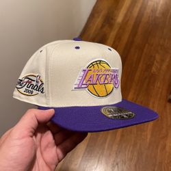 Lakers Hat 7 1/4 Mitchell & Ness
