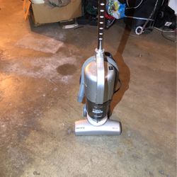 shark bagless vacuum