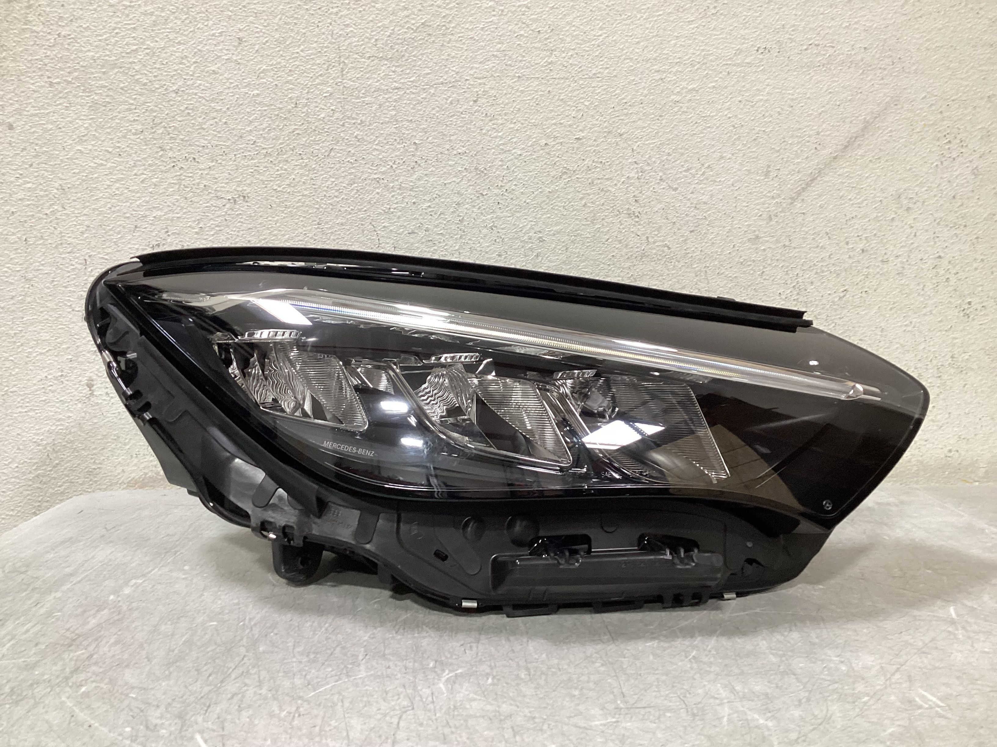 MERCEDES EQE RIGHT HEADLIGHT 2024