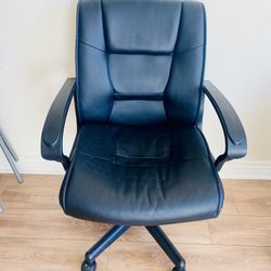 Realspace Ruzzi Mid-Back Managerial Chair - Used - GREAT CONDITION