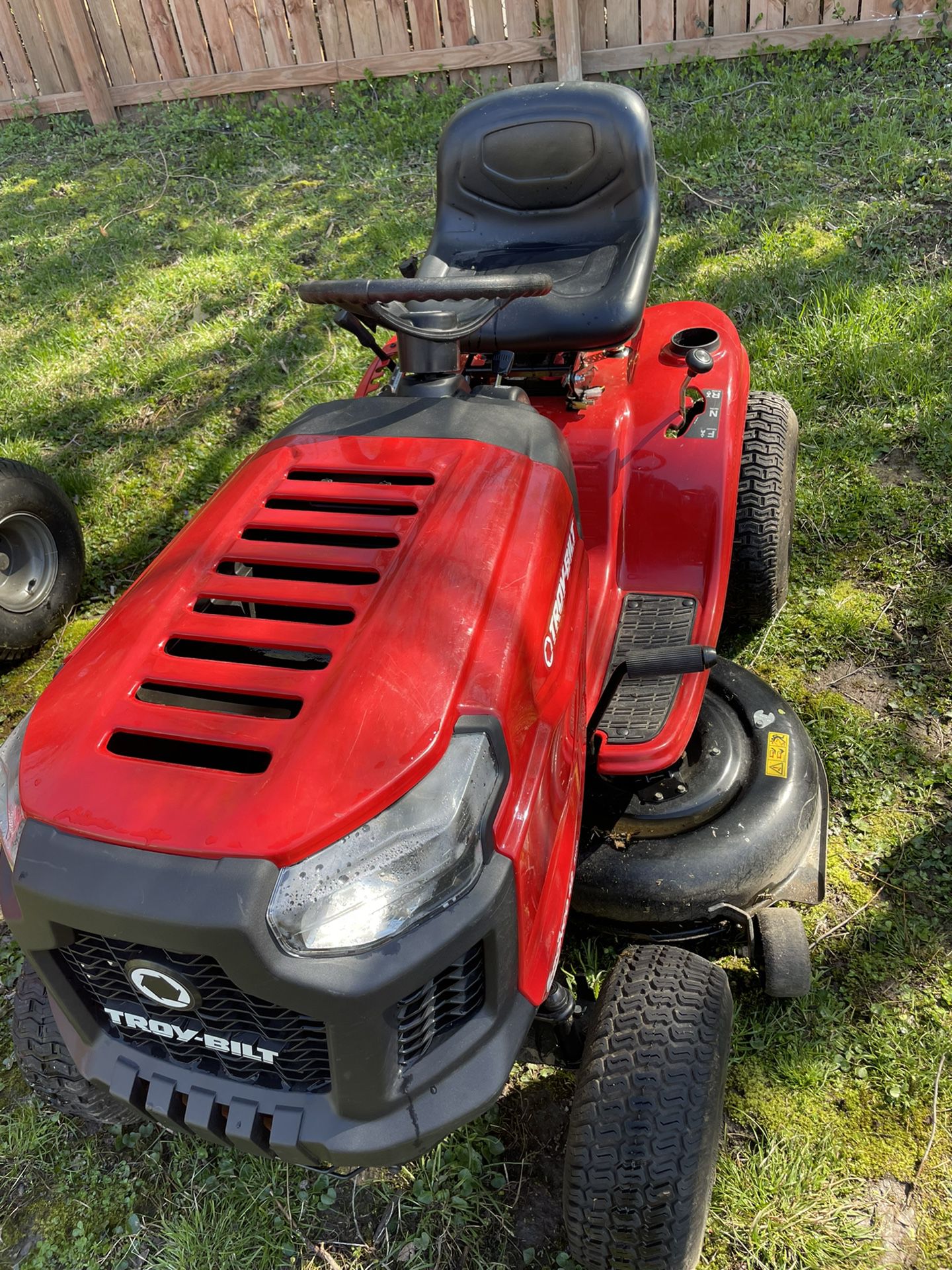 Troy Bilt Bronco Automatic Riding 42” Riding Mower / Tractor