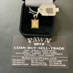 Letter Pendant ( V ) 14kg. 0.7 Dwt. ( Layaway Or Acima Leasing Options)