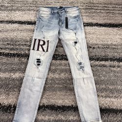 Amiri Jeans Sizes below!