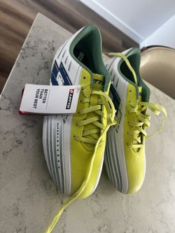 New Soccer Shoes (Size 5-men’s / Women Size 7)