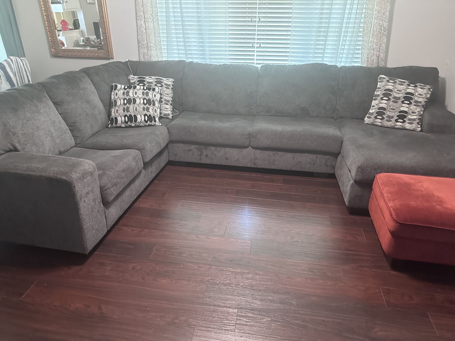 Pending-Couches-Reduced