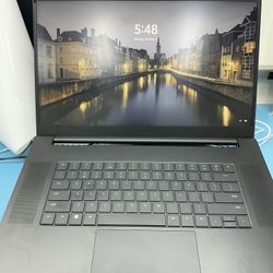Razer Blade 17” (2022) | RZ09-0423x
