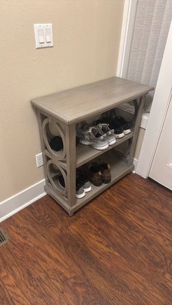 Shoe cabinet