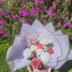$100 special candle flower arrangements for mom