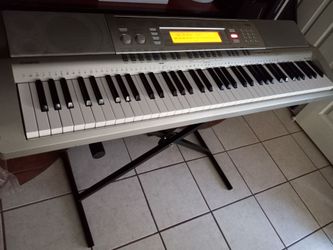 Casio piano wk200 - (read description )