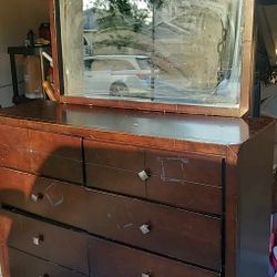 Dresser With Mirror