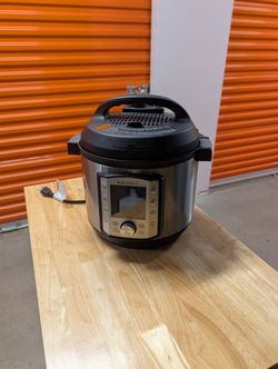 Instant Pot Duo Evo Plus 9 in 1 Pressure Cooker – 6QT - Excellent Condition