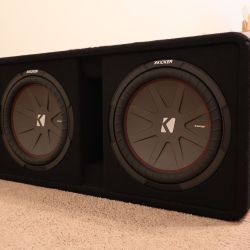 Kicker CompR Dual 12" Subs + Kicker CXA600.1 Amp