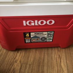 Igloo - 60 quart Rolling Tailgate Cooler