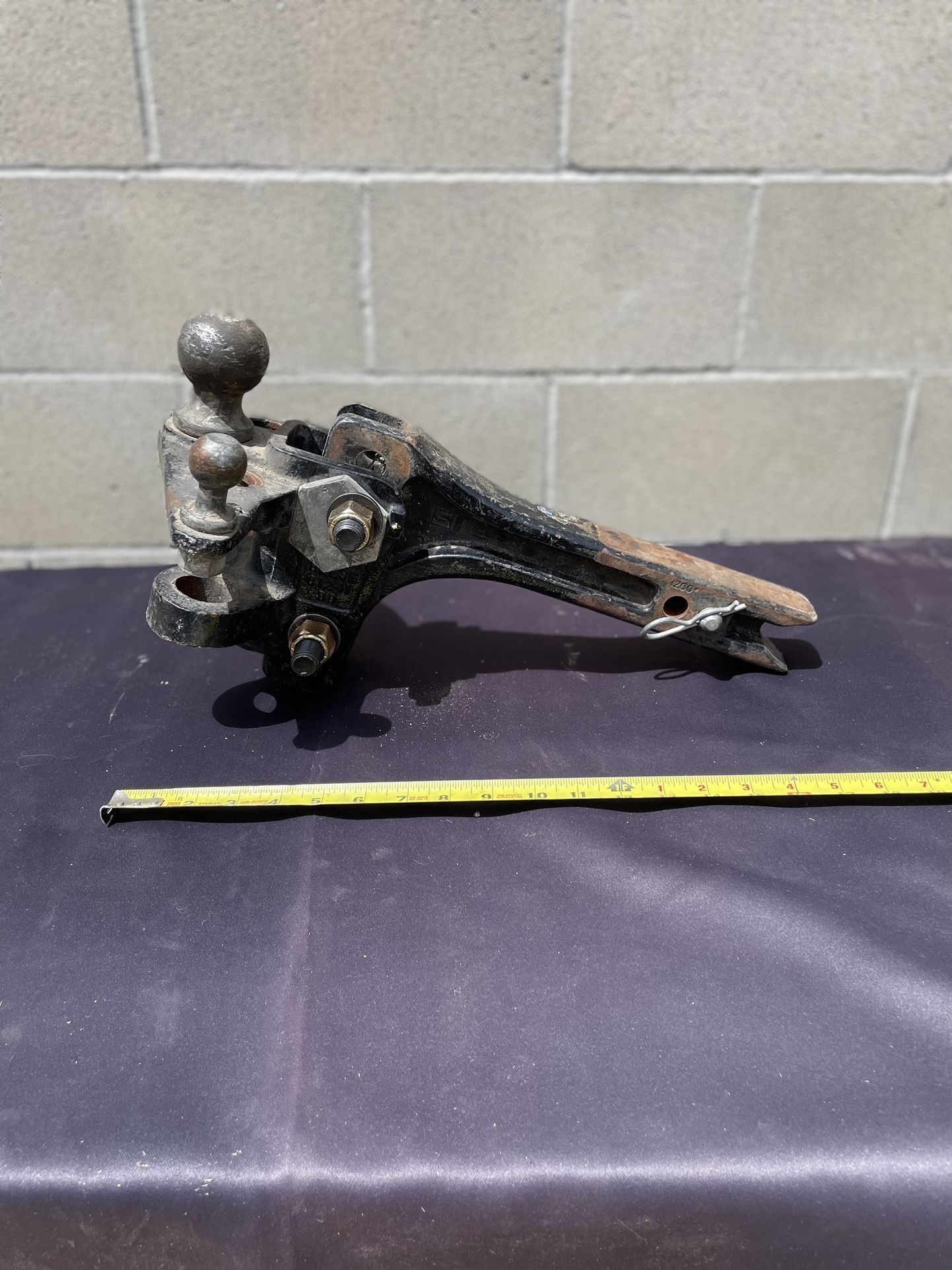 REESE distribute the tongue weight of a trailer evenly across the axles of both the tow vehicle and the trailer, improving stability and handling w