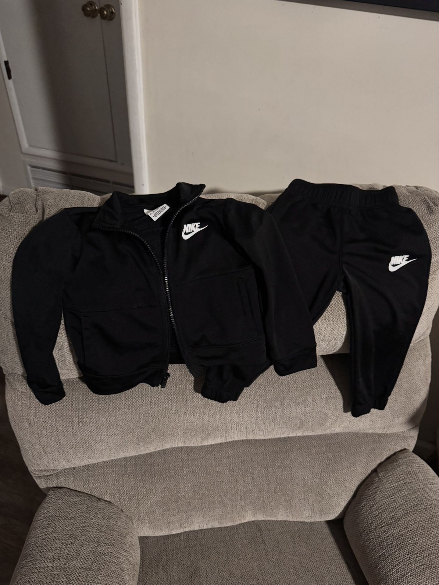 Nike Track Suit 2t