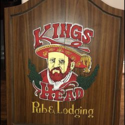 Kings head Pub & Lodging Wood Dart Board With 4 Darts