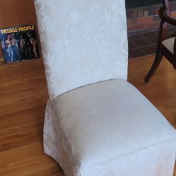 Elegant Upolstered Chair