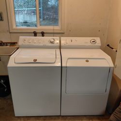 Maytag Electric Washer Dryer set