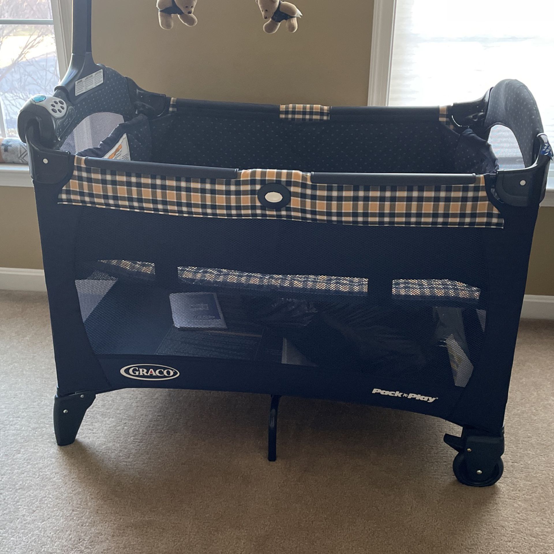 Kids Playpen / Playard for Sale  -portable With Cover Easy to carry with Attachments!!