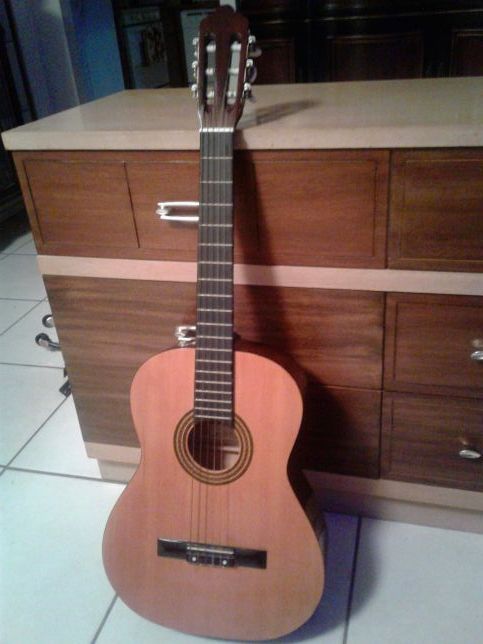 40" Harmonia Guitar