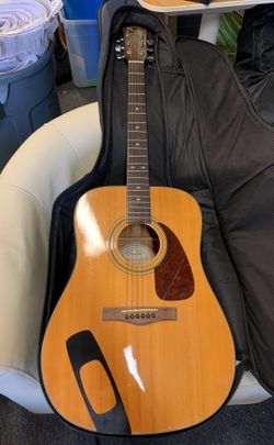 Fender aged acoustic guitar in great condition