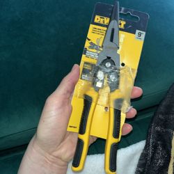 DeWALT DWHT70277 Long Nose Pliers Spring Loaded With Cutter 9 Inch